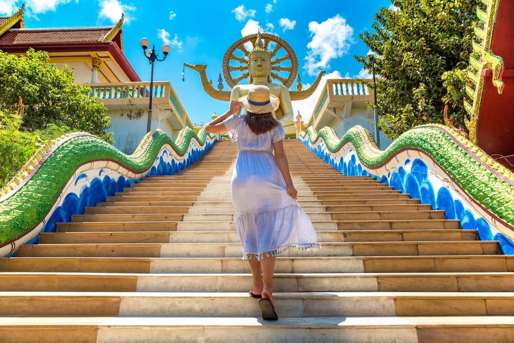 Women travel Big Buddha Temple