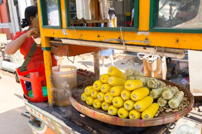 Bogyoke Aung San Market - Yangon Travel Guide