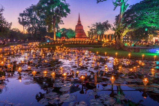 Loi Krathong Festival sukhothai travel guide