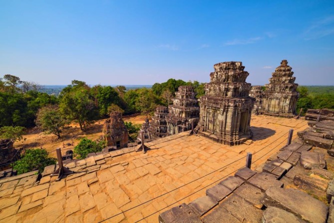 Phnom Bakheng siem reap travel guide