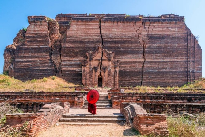 The Mingun Pagoda and The World’s Largest Ringing Bell mandalay travel blog