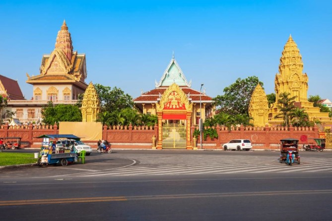 Wat Ounalom Phnom Penh