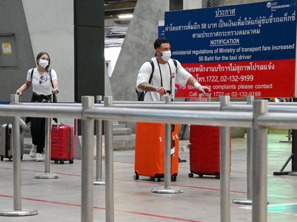 How wearing a face mask protect you from coronavirus while traveling?