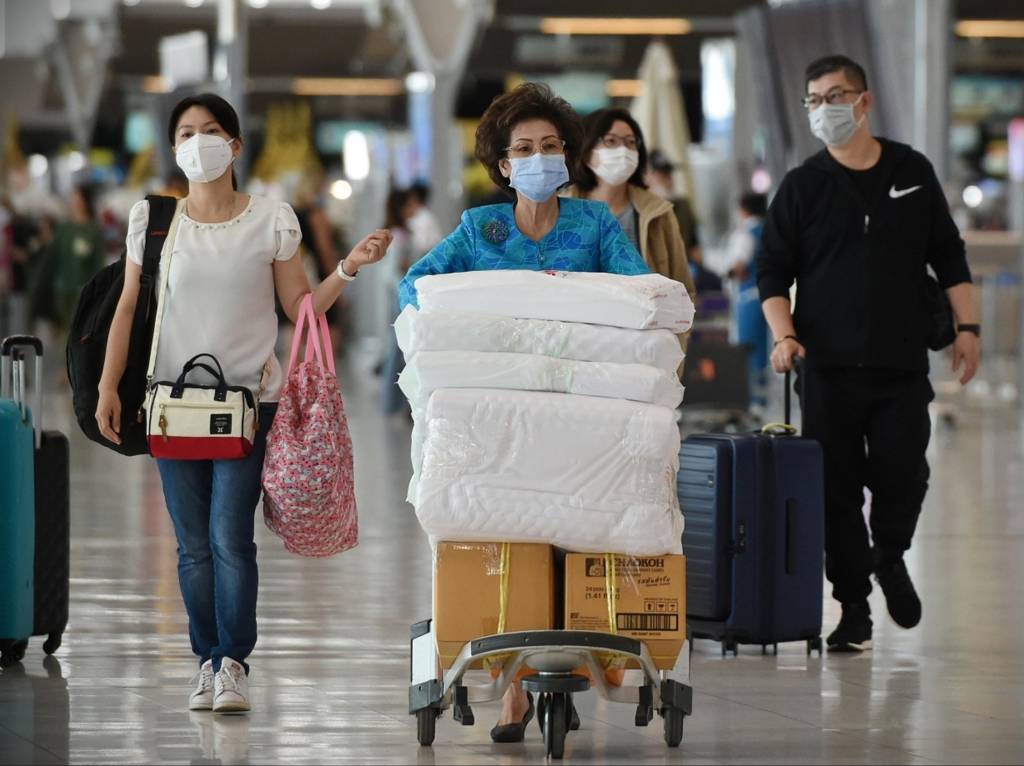 How wearing a face mask protect you from coronavirus while traveling?