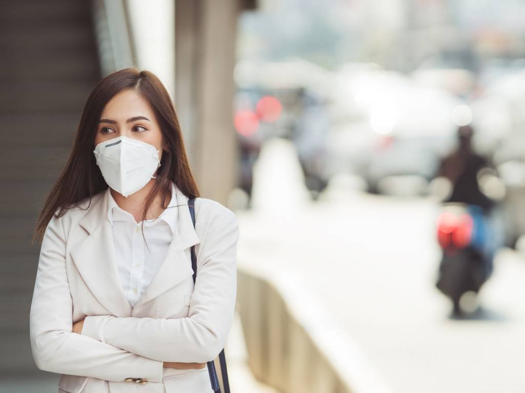 How wearing a face mask protect you from coronavirus while traveling?