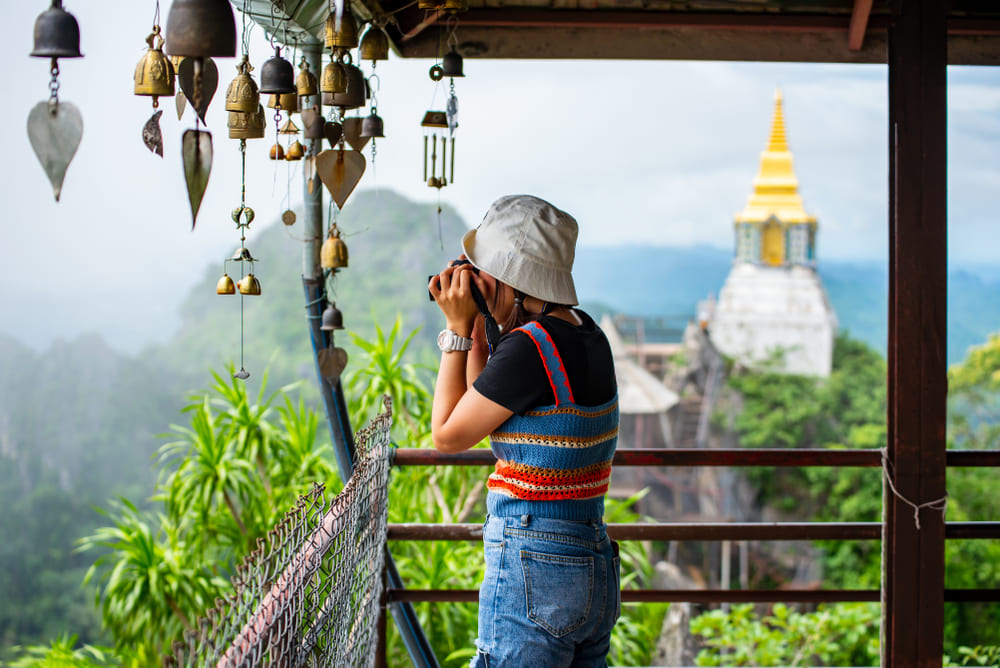 Wat Chaloem Phra Kiat Opening Hours and Ticket Price