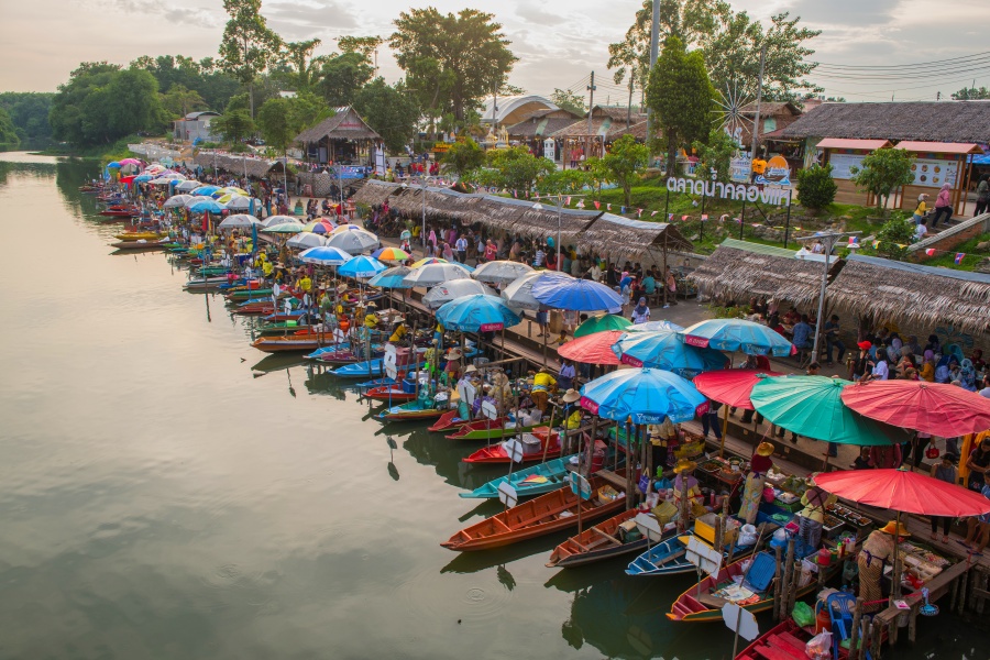 Khlong Hae Floating Market in Songkhla