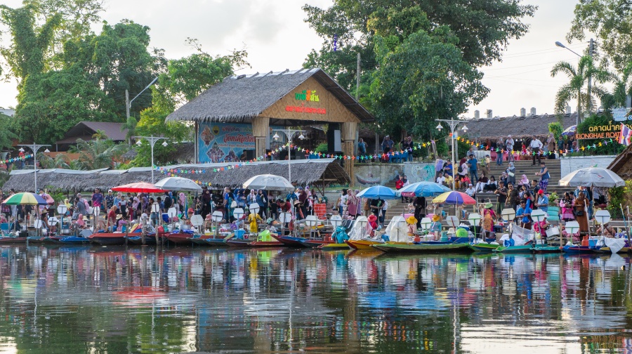 Khlong Hae Floating Market in Hat Yai