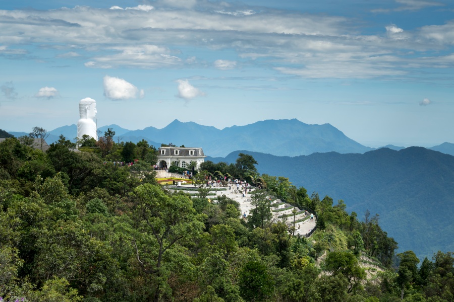 Visit Linh Ung pagoda and the Chua Thuong Ngan Temple