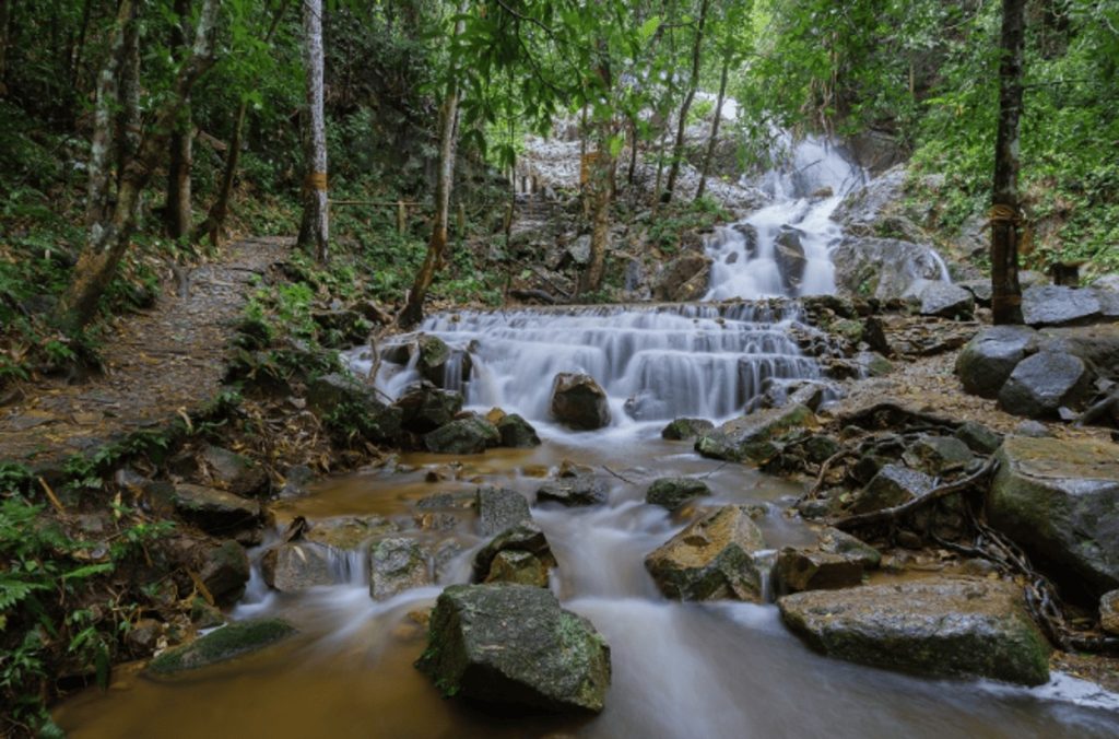  Mae Kampong Village