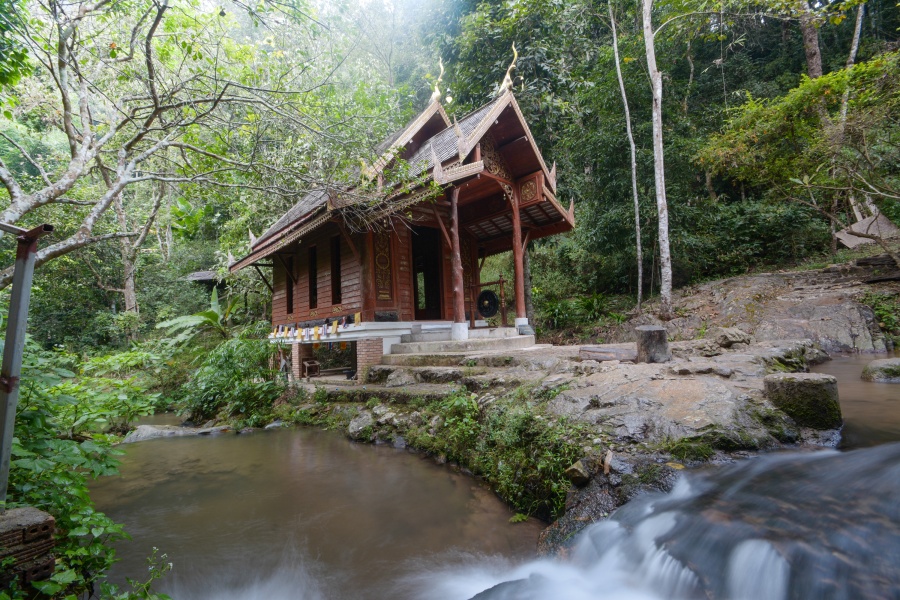 Mae Kampong Temple