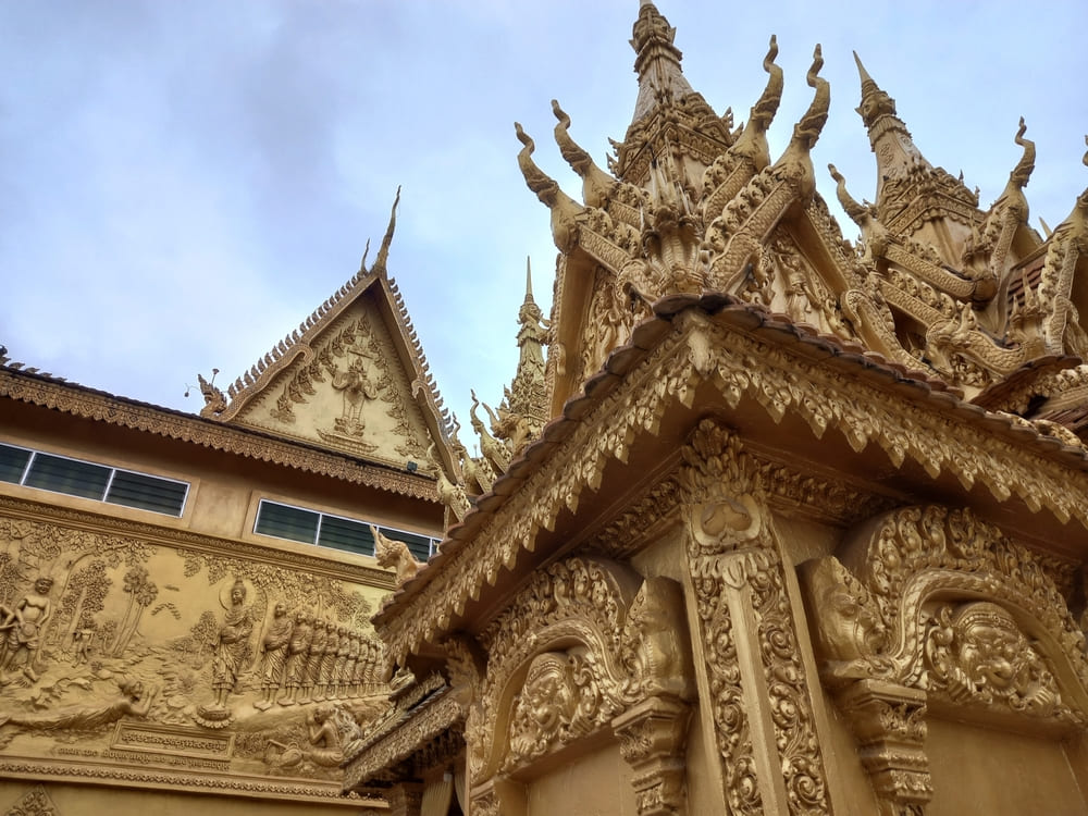 Golden exterior of Wat Kean Khleang