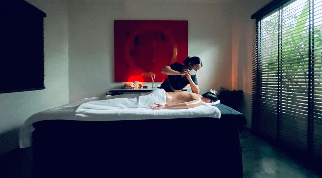 Signature Aromatherapy Oil Massage