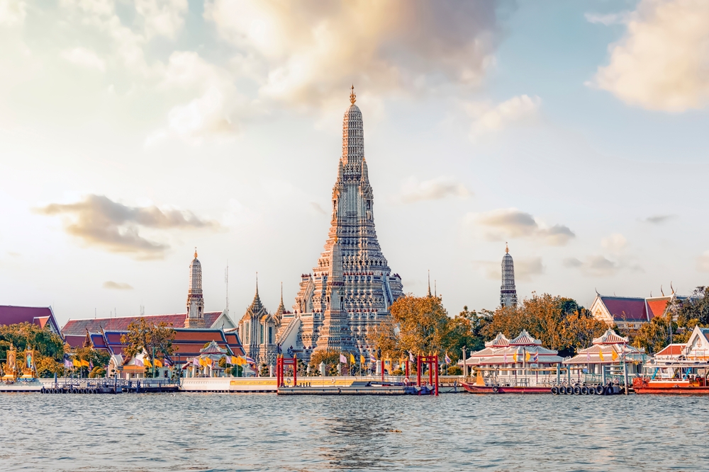 Wat Arun by the river