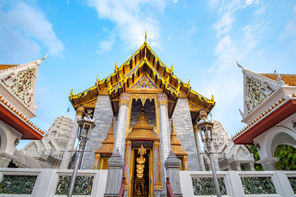 Grey exterior with a golden accent at Wat Ratchapradit