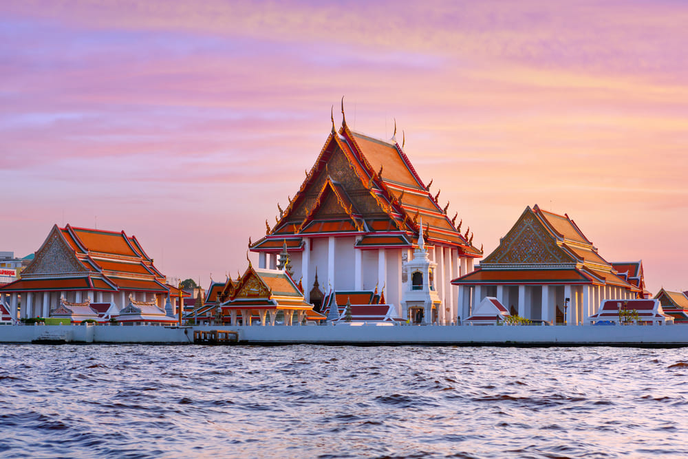 Wat Kalayanamit by the river