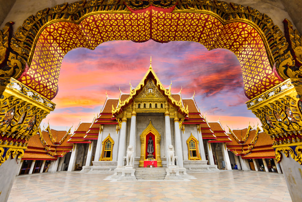 Wat Benchamabophit under the temple arch