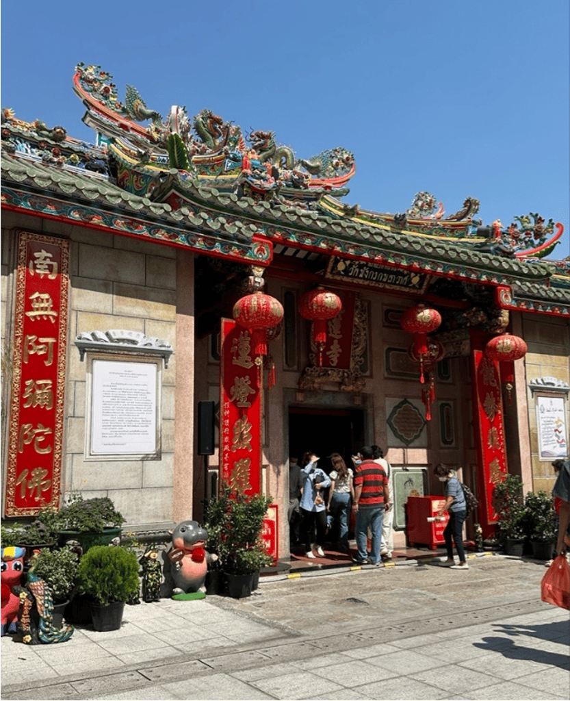 People pay respect at Wat Mangkon Kamalawat