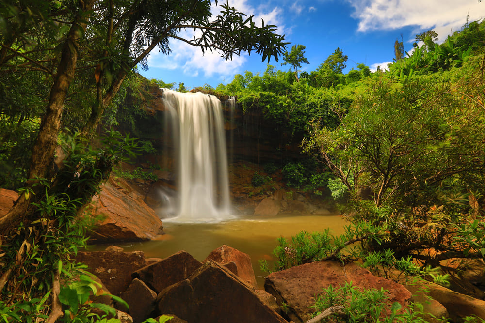 Saphan Hin Waterfall, Trat