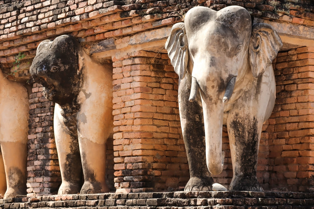 Elephant statues at the base of the stupa at Wat Changlom