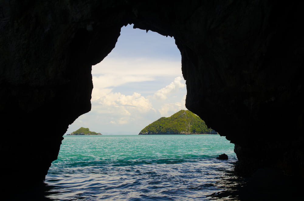 เที่ยวหมู่เกาะอ่างทอง ที่ ถ้ำคอม้า บนเกาะพะลวย