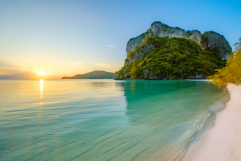 Turquoise beach and sun set at Koh Phaluai in Ang Thong National Marine Park