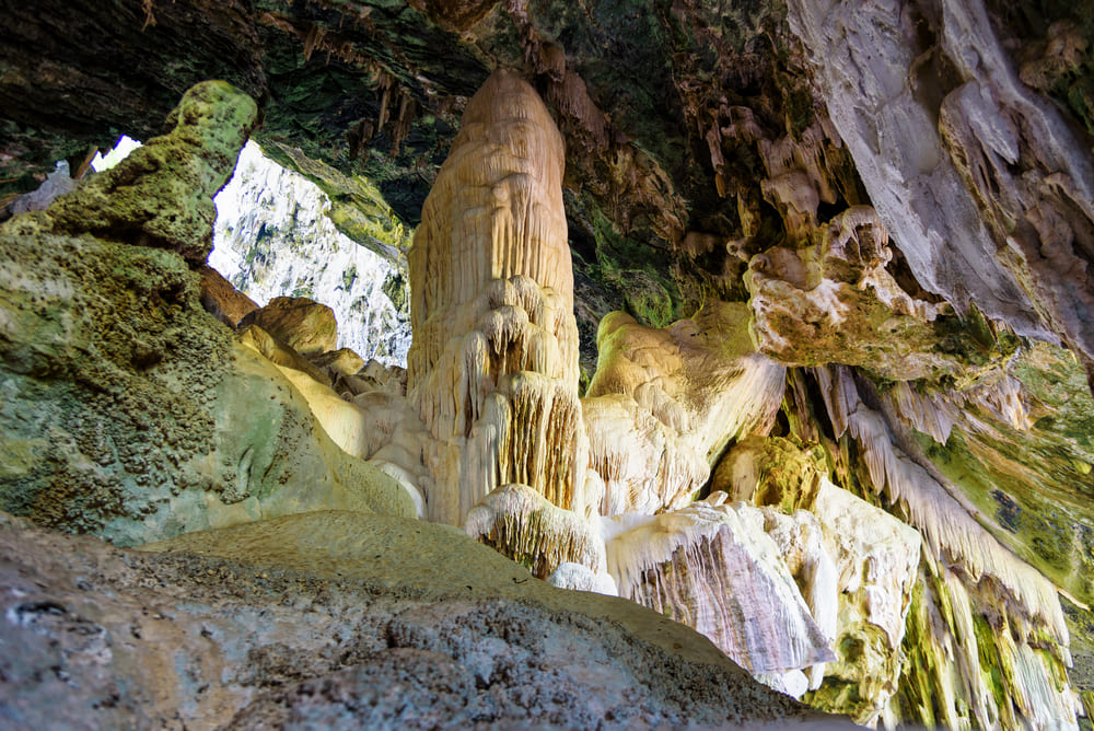 เที่ยวหมู่เกาะอ่างทอง ที่ ถ้ำบัวโบก