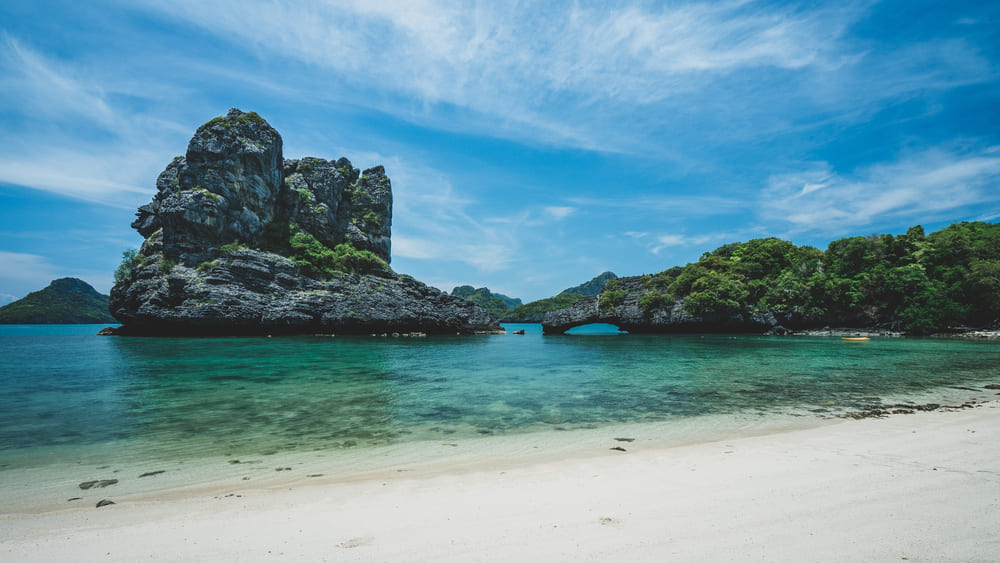 เที่ยวหมู่เกาะอ่างทอง ที่ เกาะสามเส้า