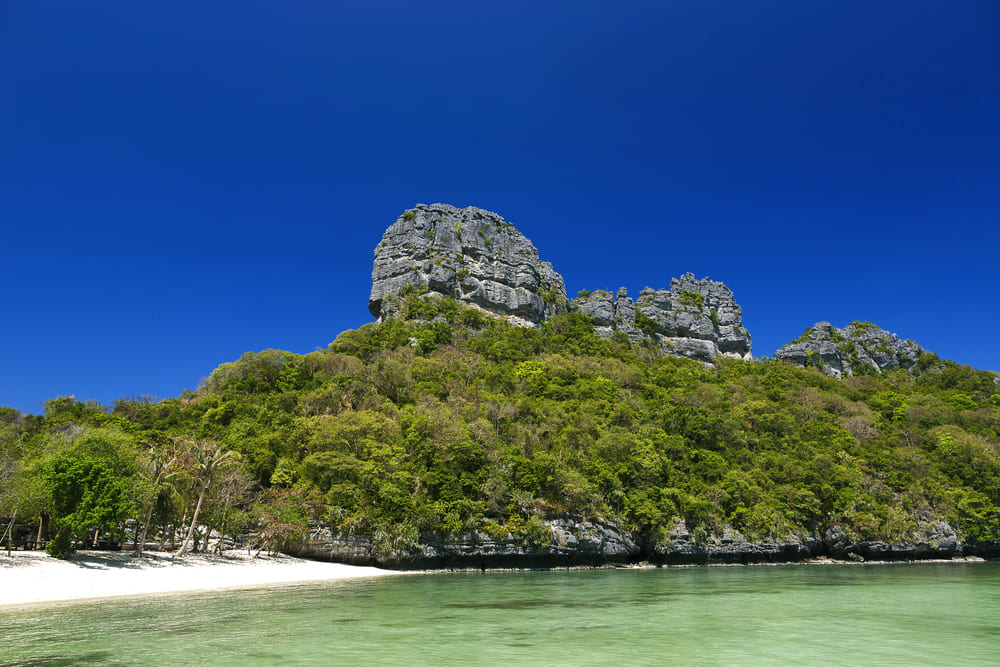 เที่ยวหมู่เกาะอ่างทอง ที่ เกาะหินดับ