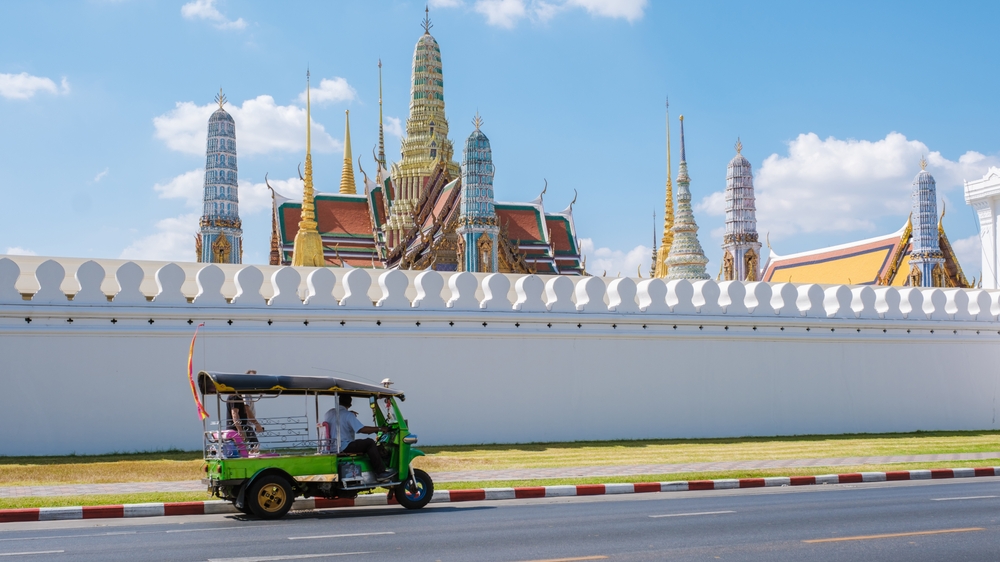 Tuk Tuk and the wall of Wat Phra Kaew