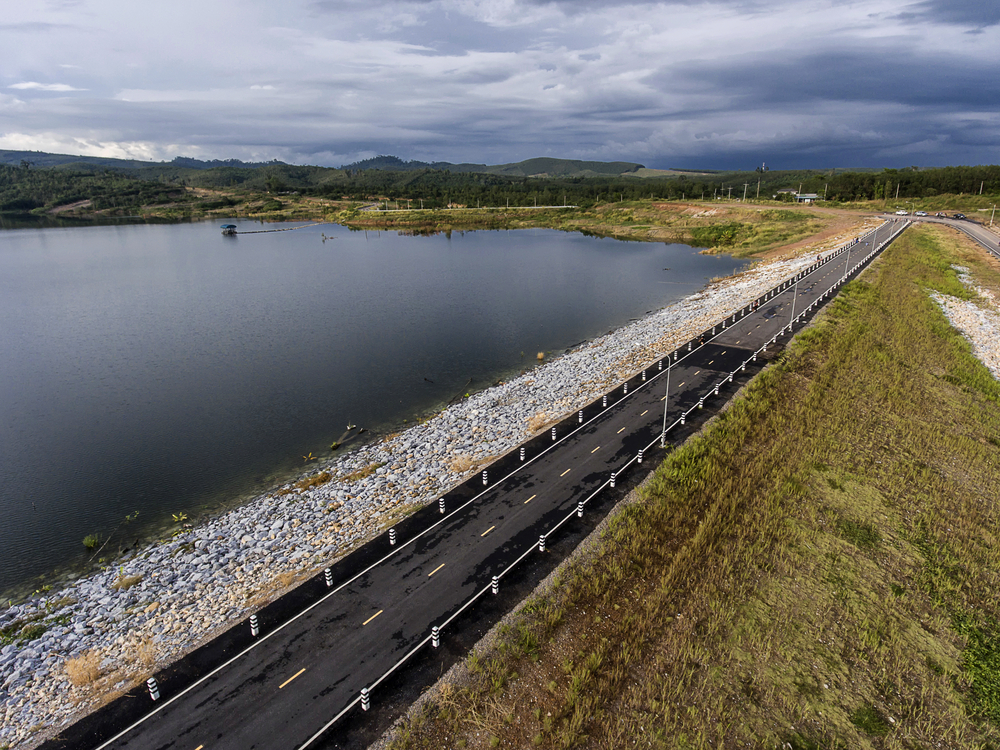 Road from reservoir leading to Khao Phanom Bencha National Park