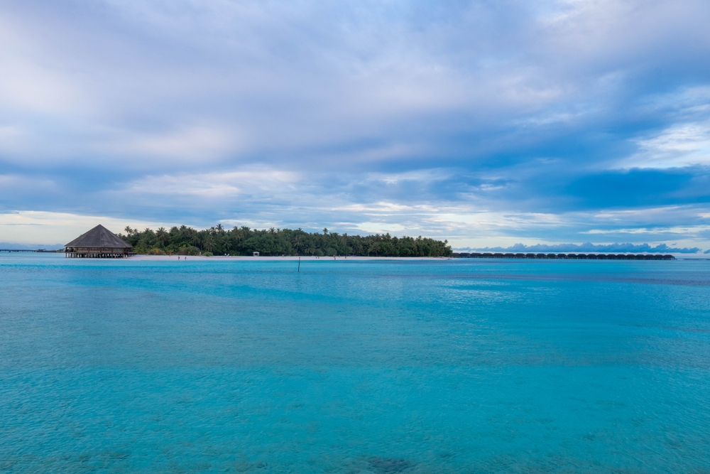 Clear blue water at Dhiffushi, Maldives Island
