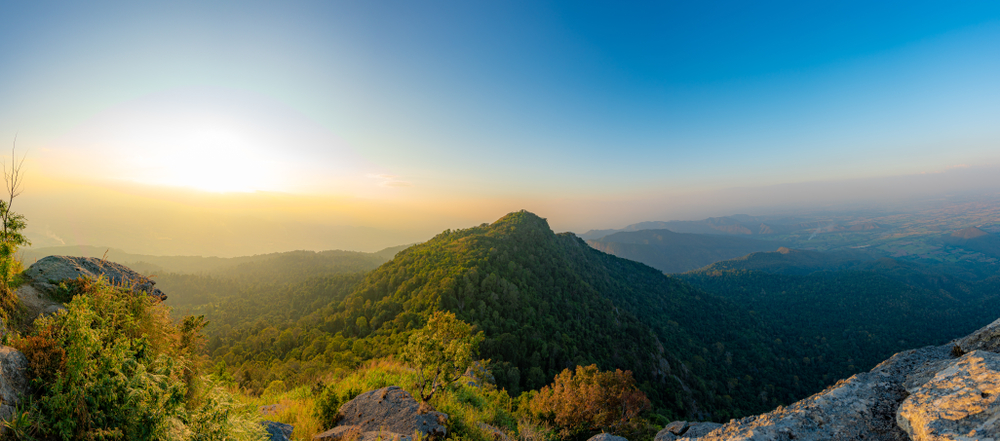 ยอดเขาพระแม่ย่าบนเขาหลวง ในอุทยานแห่งชาติรามคำแหง จังหวัดสุโขทัย