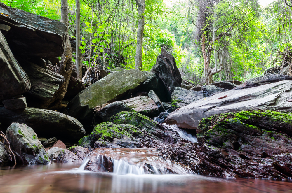 น้ำตกลำเกลียว  ในอุทยานแห่งชาติรามคำแหง จังหวัดสุโขทัย