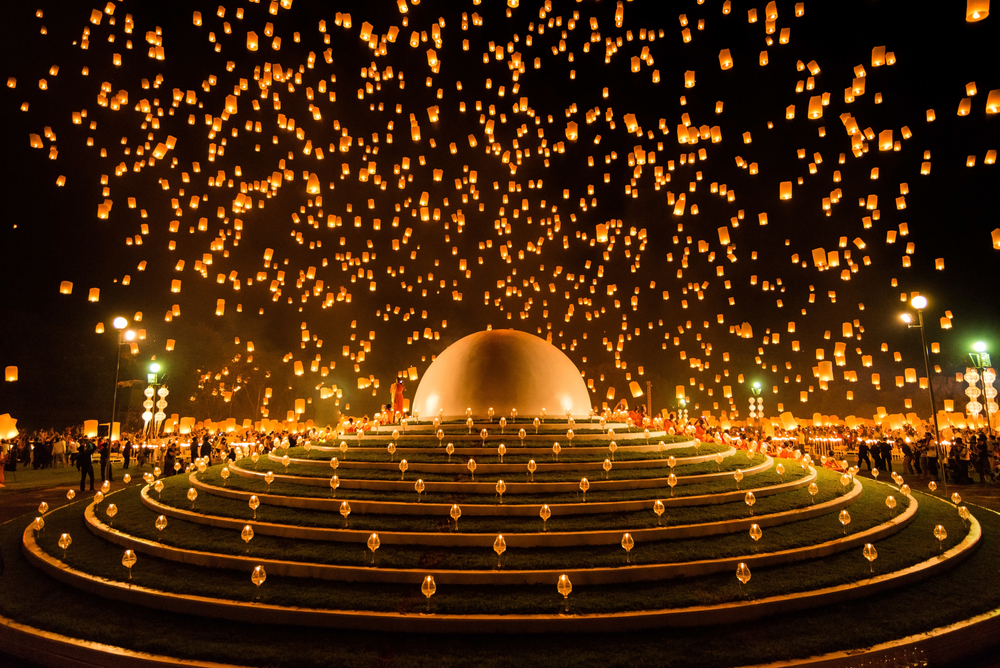 บรรยากาศงานยี่เป็งในเทศกาลลอยโคมยี่เป็งล้านนา 2025 ธุดงคสถานล้านนา เชียงใหม่