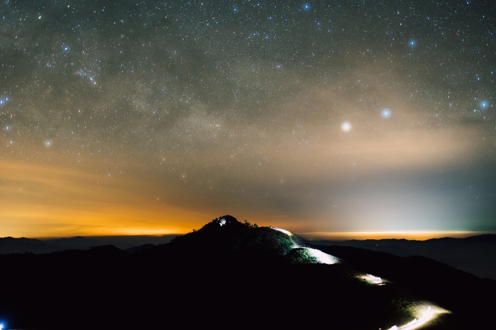 ดอยม่อนจอง จังหวัดเชียงใหม่ ในยามค่ำคืน