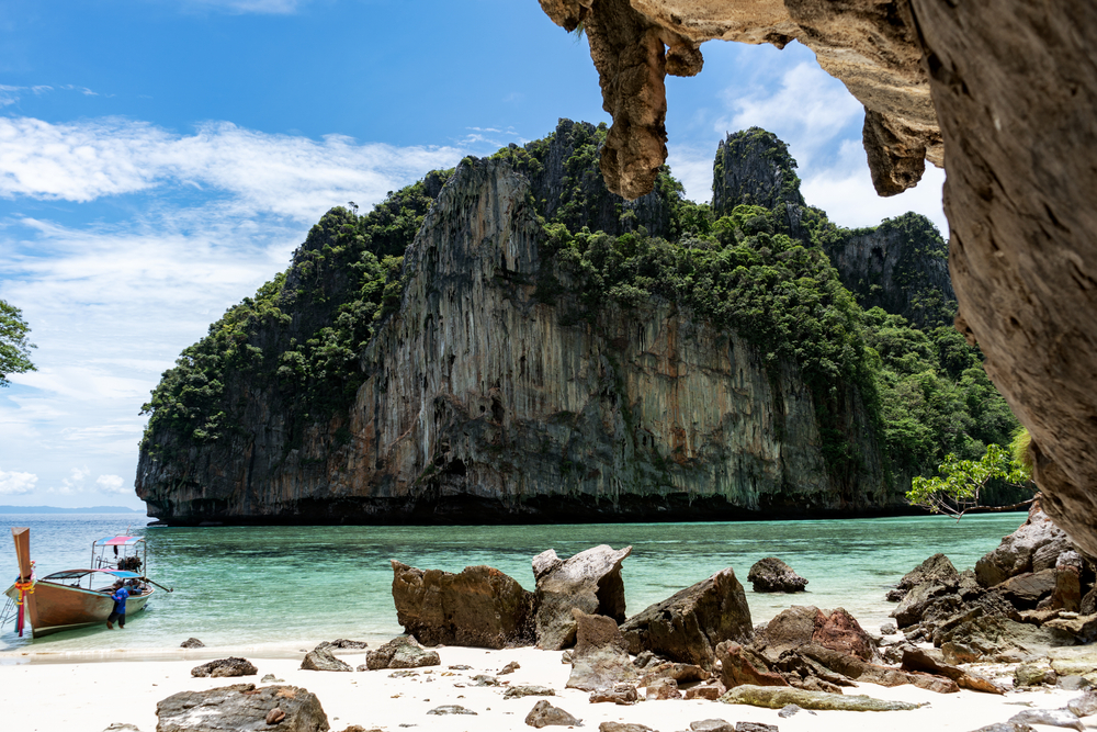 อ่าวโล๊ะซามะ เกาะพีพี จังหวัดกระบี่