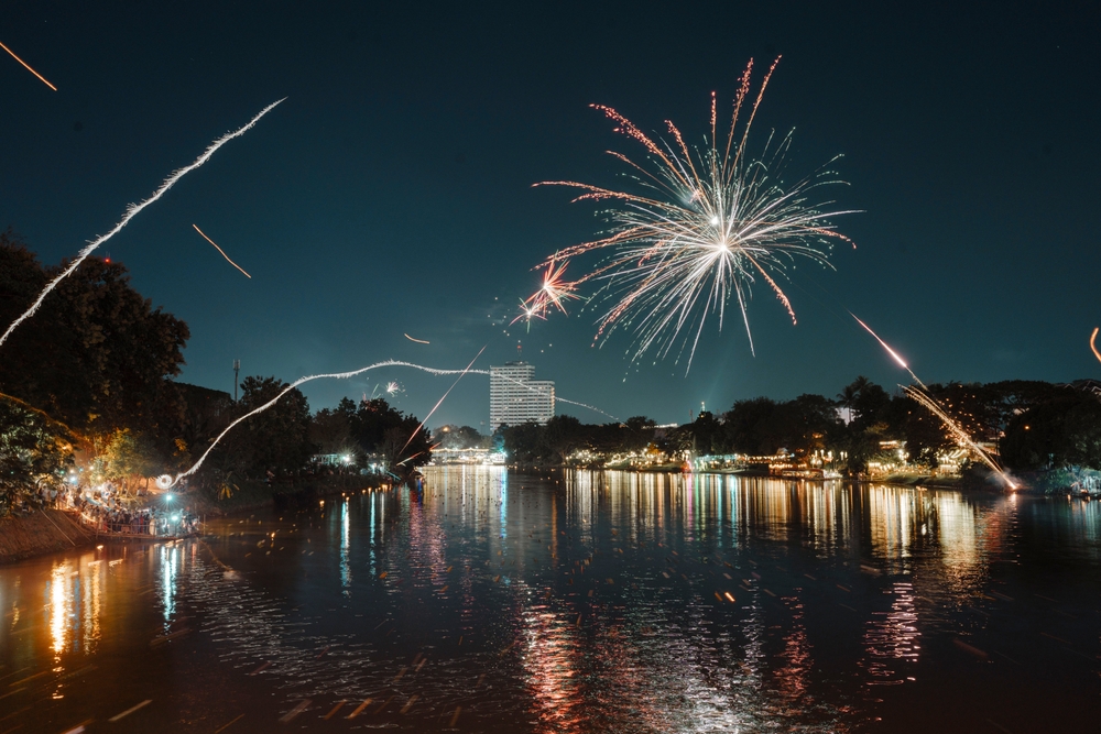 บรรยากาศในงานประเพณีลอยกระทงสายไหลประทีป ๑๐๐๐ ดวง จังหวัดตาก ประจำปี ๒๕๖๘ จังหวัดตาก