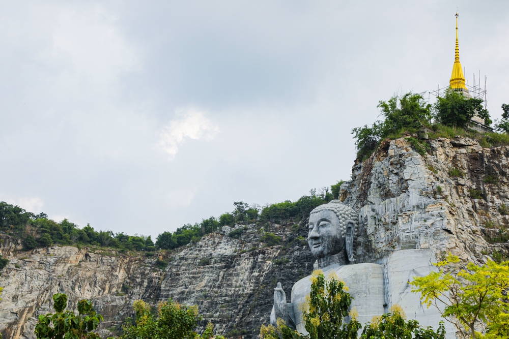 ผามังกรบิน จังหวัดสุพรรณบุรี ที่เที่ยวเมืองรองของภาคกลาง