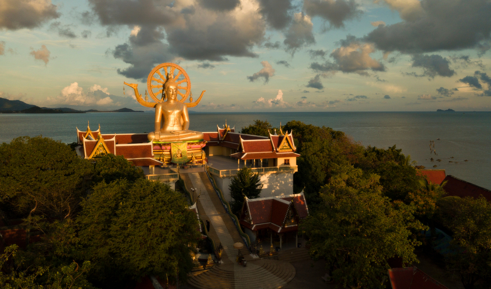 Wat Phra Yai, Koh Samui, surrounded by beautiful nature and the sea