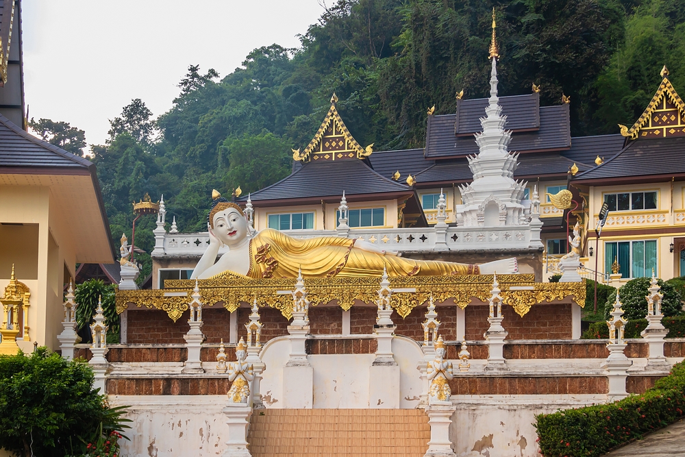 พระพุทธไสยาสน์ ในวัดถ้ำเชตวัน จังหวัดน่าน