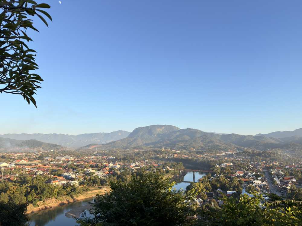 พูสี หลวงพระบาง ที่เที่ยวกับแฟน ช่วงวันวาเลนไทน์