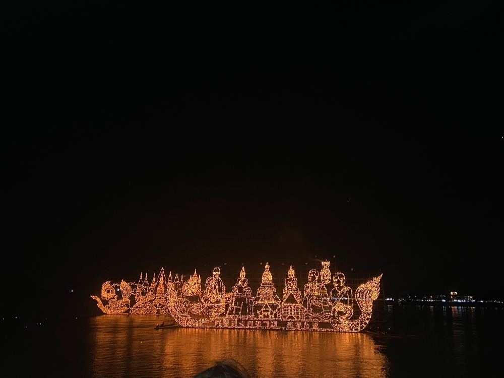 ประเพณีไหลเรือไฟ ประเพณีไทยของจังหวัดนครพนม