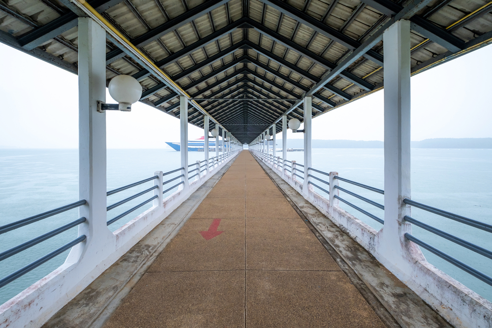 ท่าเรือคลองจิหลาด นั่งเรือข้ามจากกระบี่ เดินทางไปเกาะพีพี