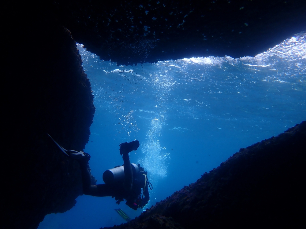 ปล่องไฟ บริเวณหินใบ จุดดำน้ำเกาะเต่า จังหวัดสุราษฎร์ธานี