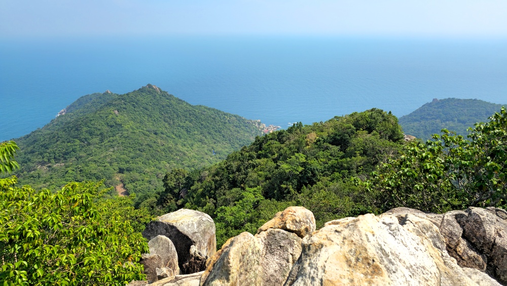 จุดชมวิวโตนดพีค ใกล้อ่าวโตนด จังหวัดสุราษฎร์ธานี