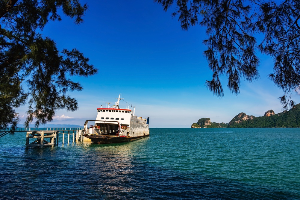 นั่งเรือข้ามฟากจากเกาะสมุยไปยังเกาะเต่า จังหวัดสุราษฎร์ธานี