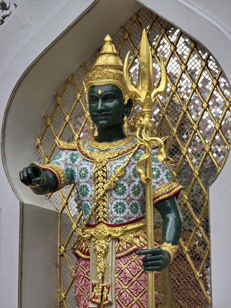 ไหว้พระเสริมดวงการเงินกับองค์เทวราชเนรมิตที่วัดเทวราชกุญชรวรวิหาร