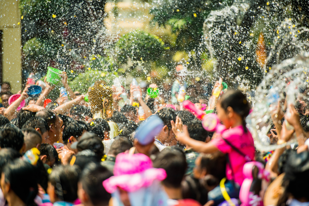 A big crowd in a water fight during Songkran