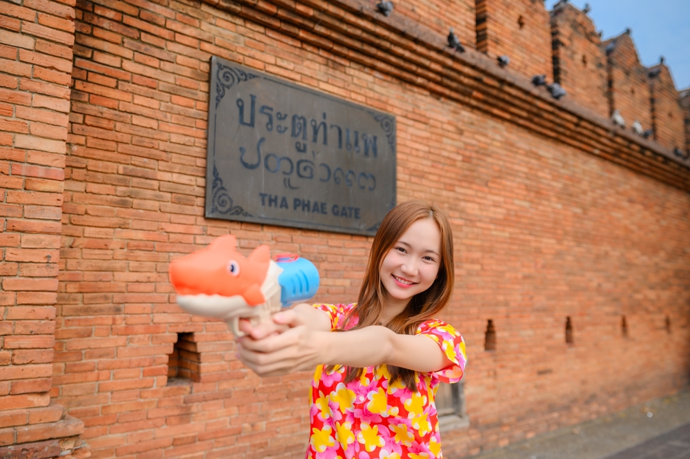 เที่ยวสงกรานต์เชียงใหม่ เน้นเล่นน้ำที่บริเวณรอบคูเมืองและประตูท่าแพ
